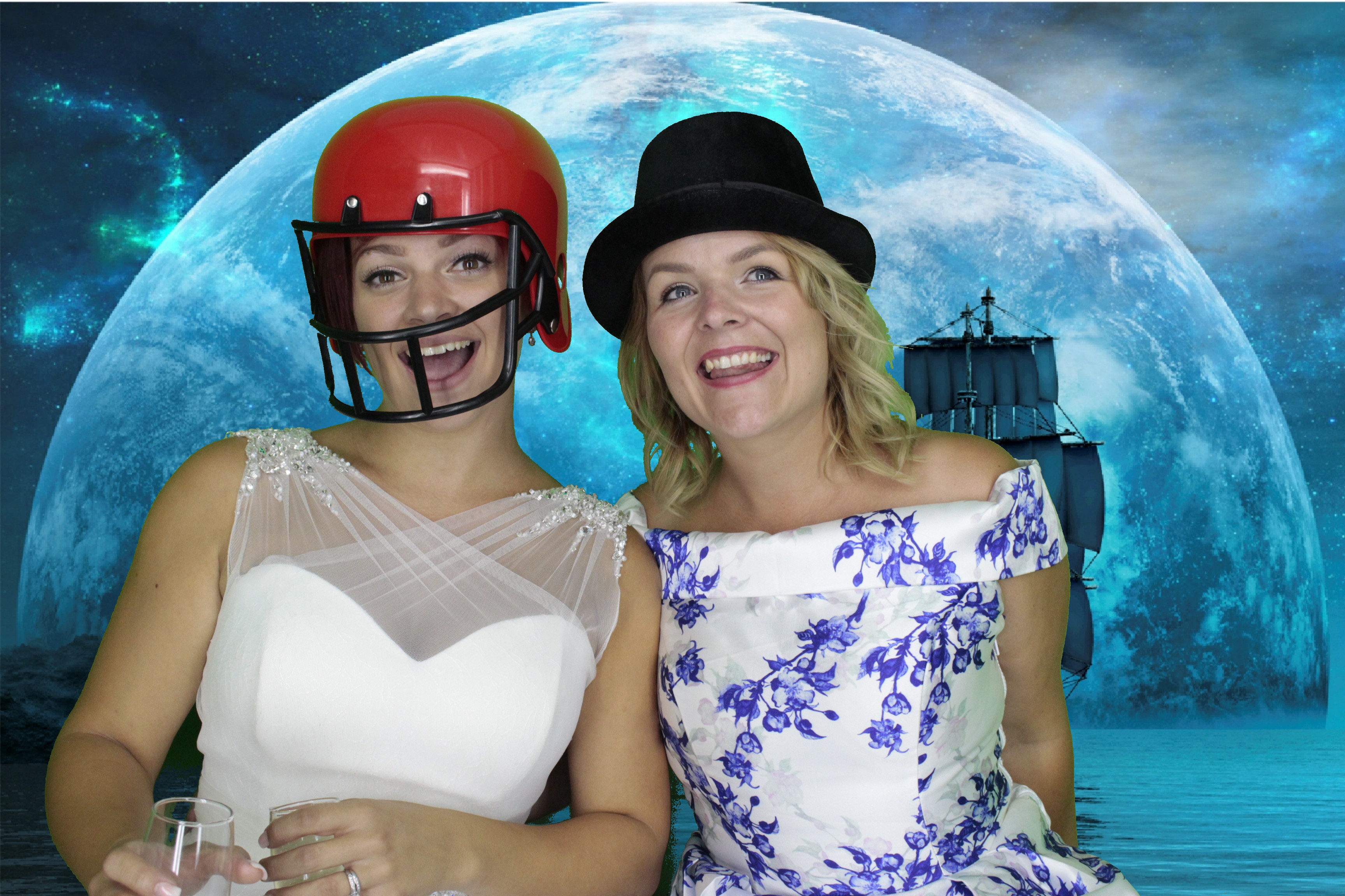 Mr & Mrs Harvey | View more photos from the event at gallery.myphotoboothexperience.co.uk/u/MyPhotoBoothExperienceLtd/Mr-Mrs-Harvey